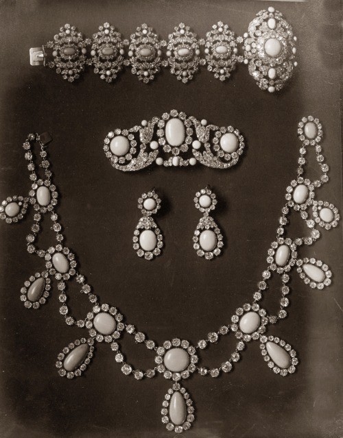 XXX antique-royals:  Diamonds, pearls and precious photo