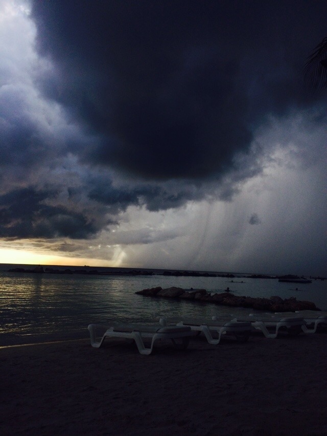 themoonphase:  Sick sky right now