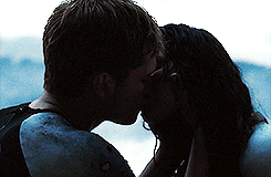 pmellarks:  Everlark + Making Out