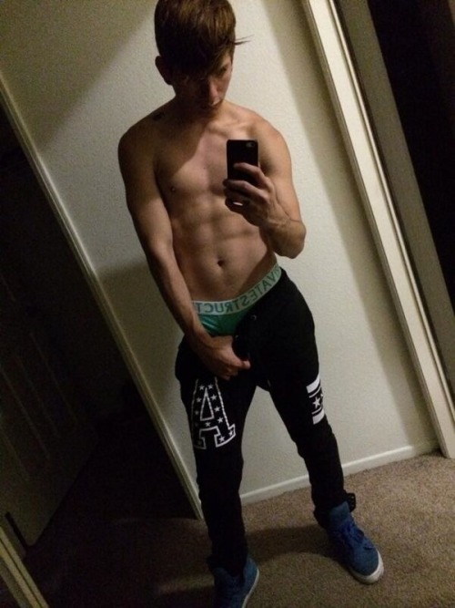 instaguys:  Guys with iPhones Source: gwip.me 