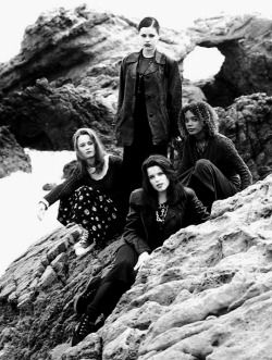 vintagesalt:  The Craft (dir. Andrew Fleming, 1996)   Best witchy movie ever.