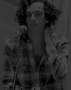 mathewhealy: matty’s reaction to not being able to swear during somebody else 
