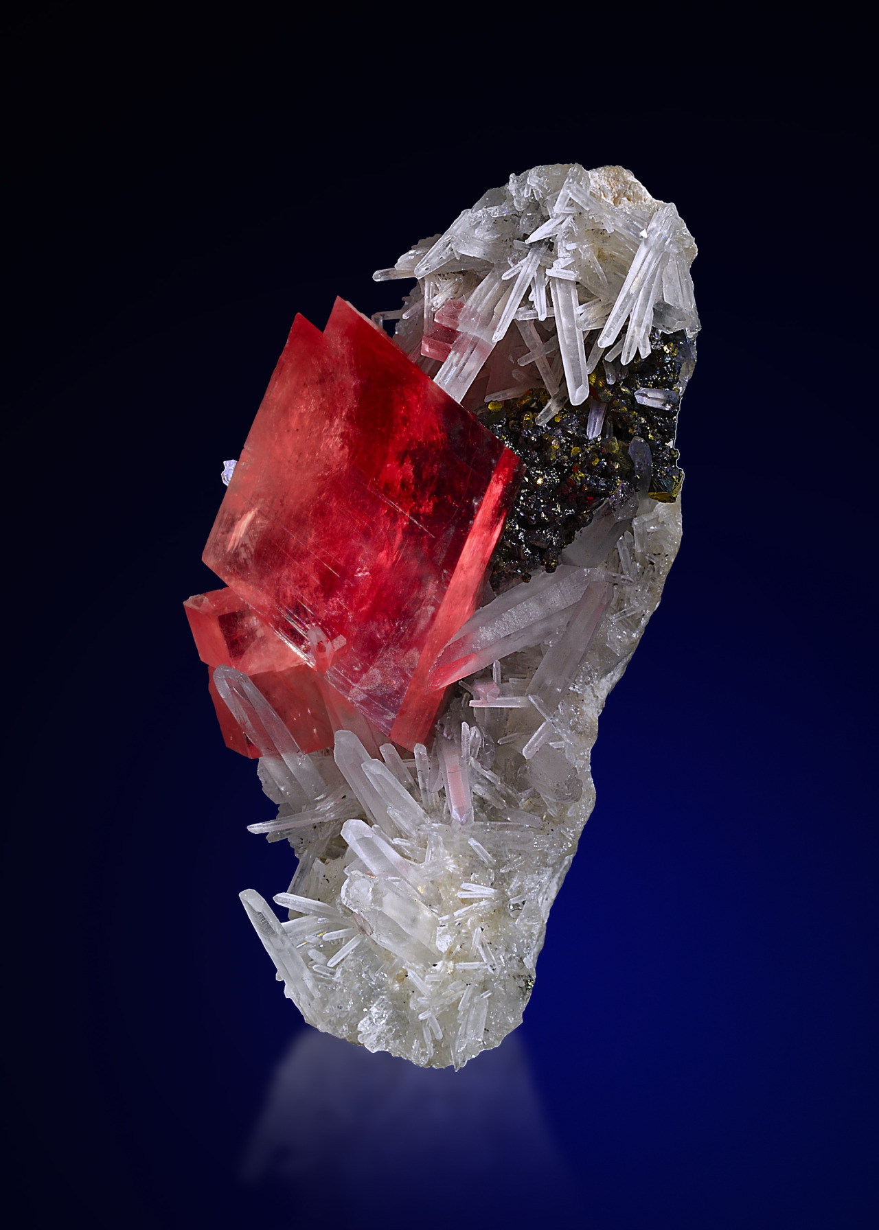 bijoux-et-mineraux:  Rhodochrosite and Quartz - Sweet Home Mine, Mount Bross, Alma