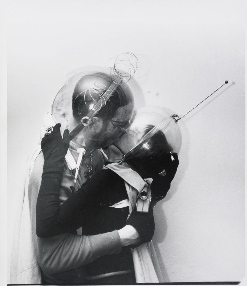 nymp-het:  superbestiario:  Kisses by Weegee  I love this.