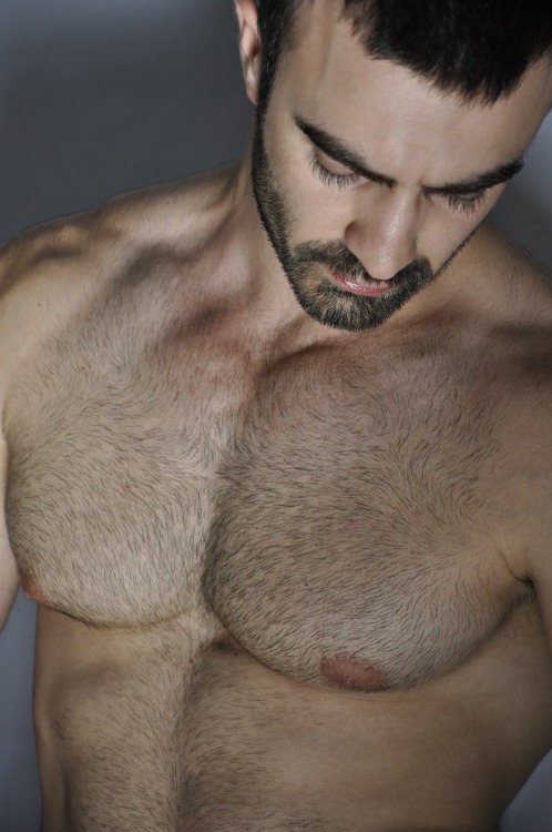 furrypty: furrypty.tumblr.com/ – a blog to indulge your senses with the beauty of male shapes