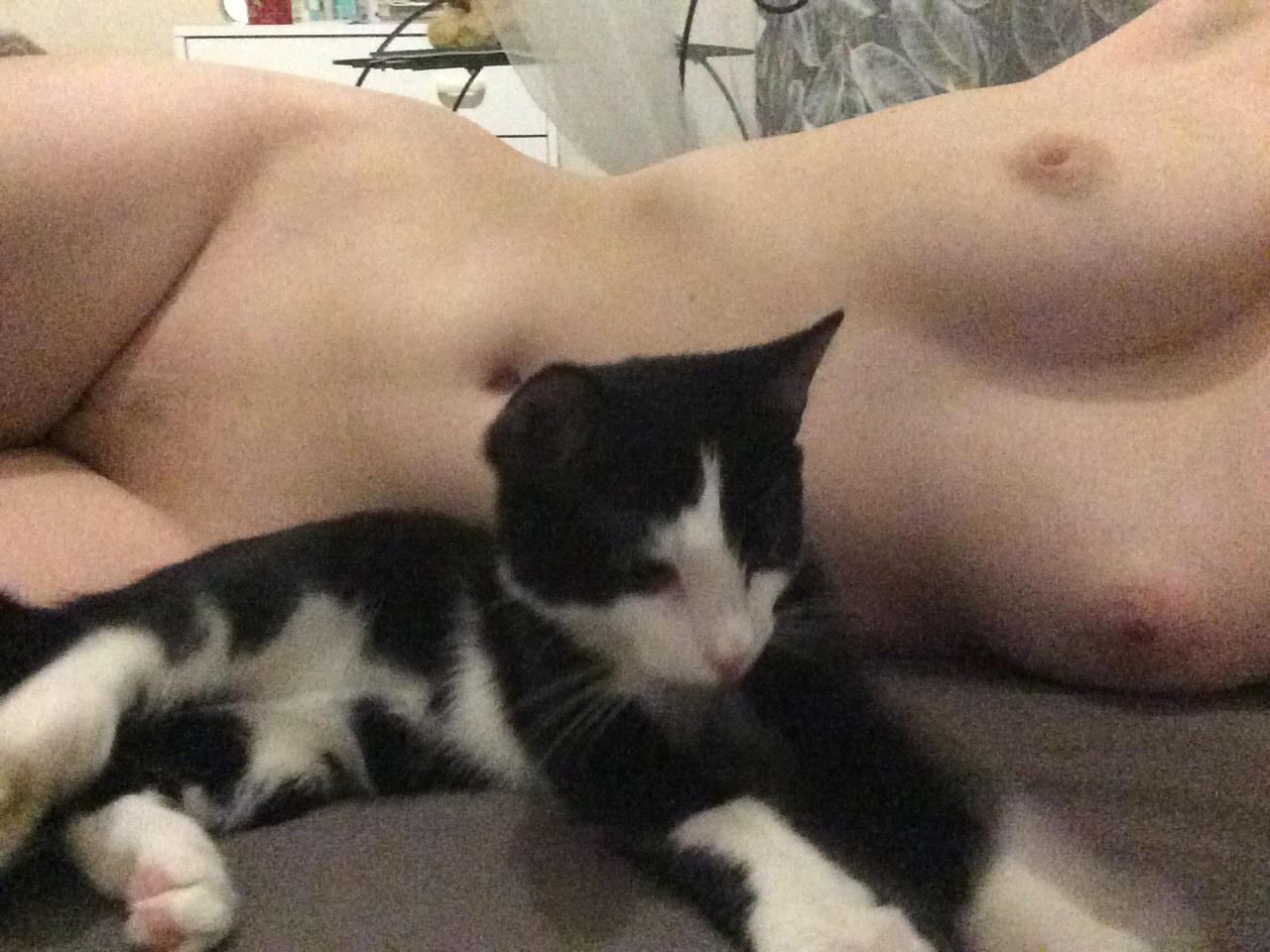 kitten-lolita:  Posing with Calcifer.