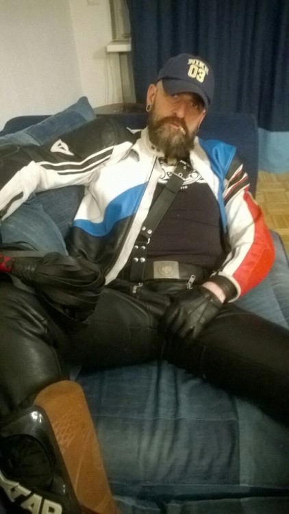 olbiker: olbiker: Bikerleather. 8/15  Reposted!