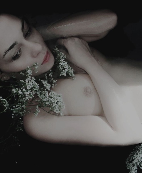 raging-storm-with-skin:  © Mira Nedyalkova