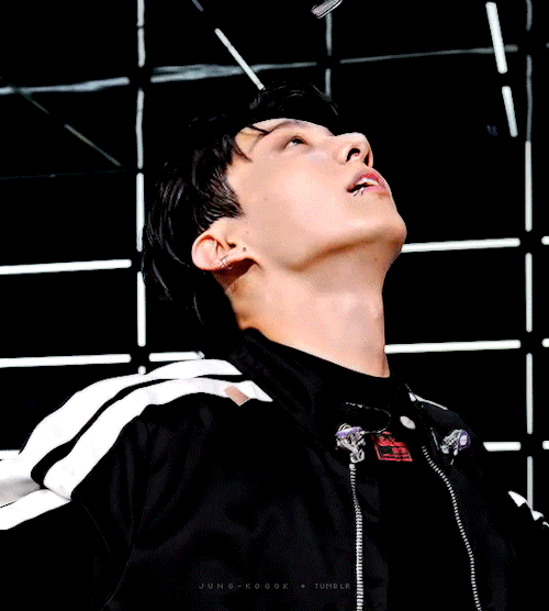 Jungkook's Reaction To Armys' Screams ♡