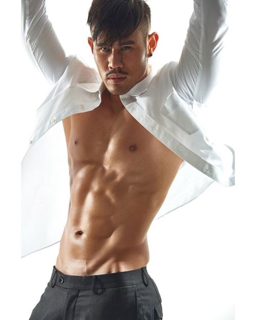 Model: VINCENT TRANPhotographer: KELL NGUYEN
