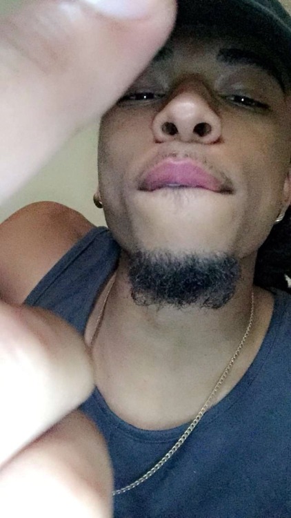 celebrityeggplant:  snapchatsfinestx4:  😋  I hate when dudes send a pic “hard” saying it isn’t hard,  but he’s cute lol