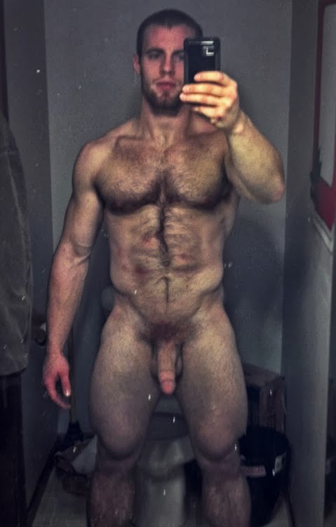 scsitek: seaman100:  gorilla  Now that’s one fucking hot hairydaddy  Work it from