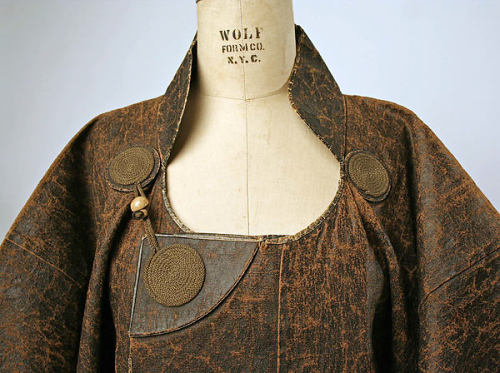 desimonewayland: Japanese raincoat, 1790-1800, linen, silk, organic glaze The Metropolitan Museum of