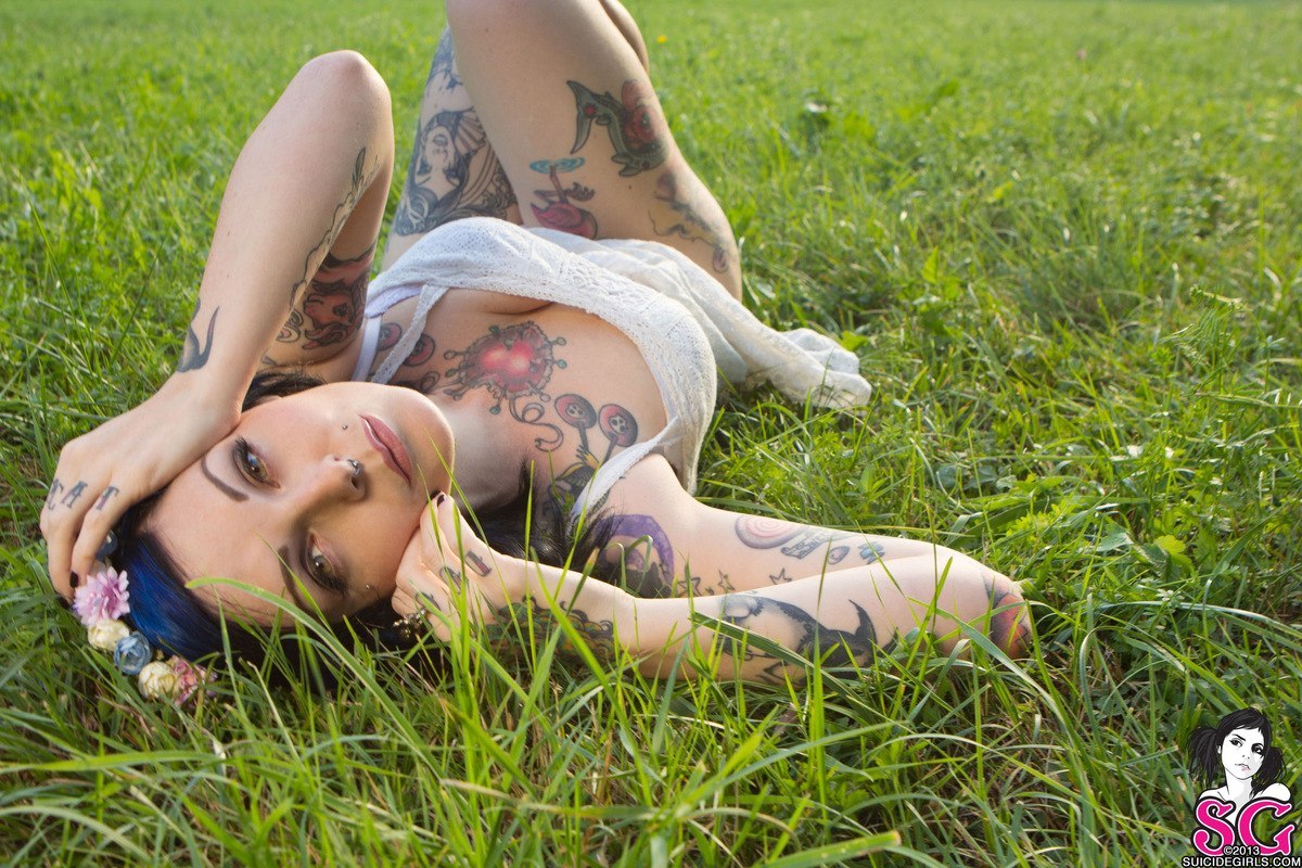 sglovexxx:  Riae Suicide
