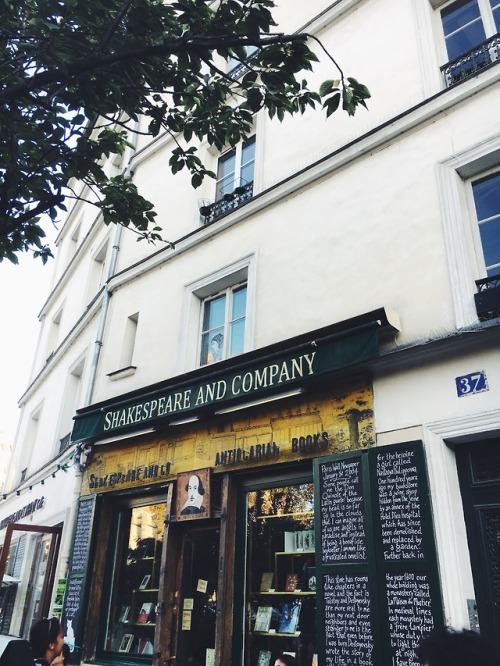 Shakespeare And Company. my Favourite Bookshop Selling English Books In Paris.