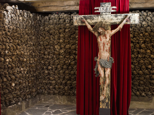 beyondthegravestone: Ossuary of Saint Stephan Church, Leuk, Switzerland.Source