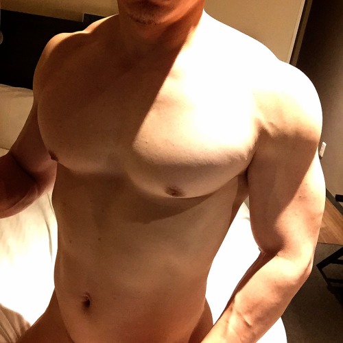 japanesegayboyslam: sgfunflexnhorni: hunkswim: nouveau-eddie:好想比佢屌 Hunk  Fucking hot 日本人