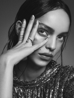 ko-no-ko:  Luma Grothe, ‘Gold Standart’ for Harper’s Bazaar Kazakhstan December 2015. 