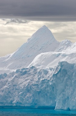 0ce4n-g0d:  Iceberg or Island? by Robert Elliott on 500px  