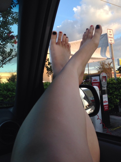 cute girls with amazing toe rings and cute feet