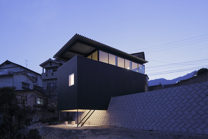 archatlas:
“House in Miyake Yoshio Ohno Architects
”