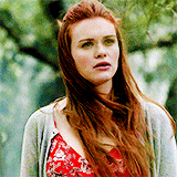gwen-parkers:  Lydia Martin + 5A hairstyles 