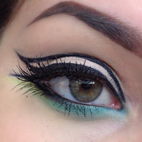 Playing with graphic liner today I used @nyccosmetics Liquid Liner and @urbandecaycosmetics Electric