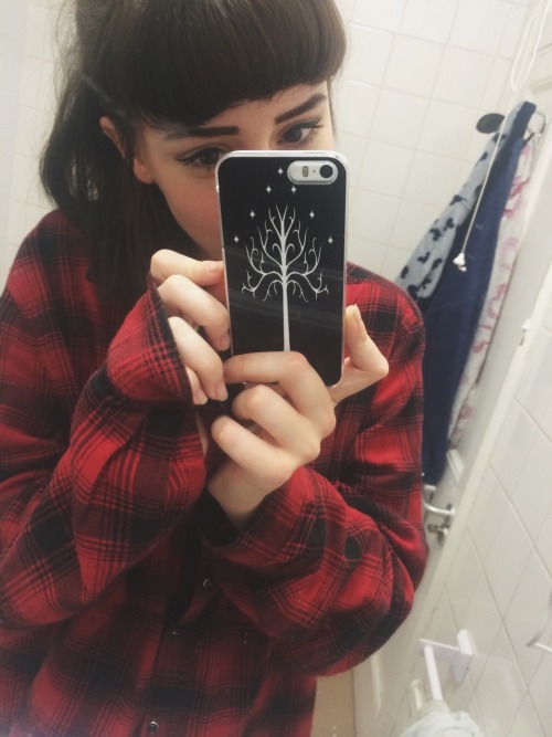 agingb0nes:  How perfect is my new phone case  That’s soo cool where did you get it from? Loving the white tree of gondor design :)
