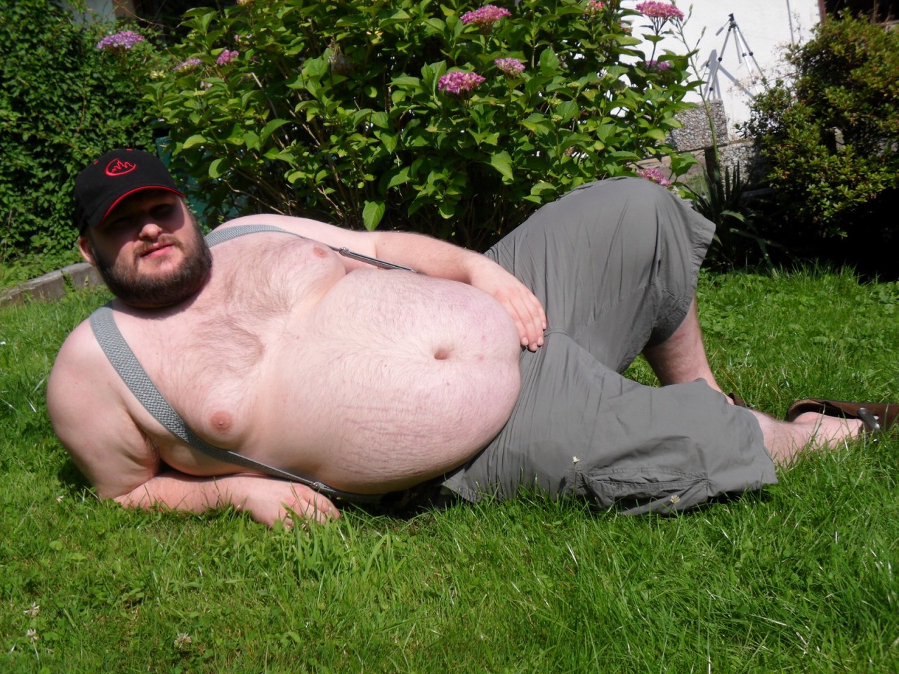 chubbyaddiction:  Mhmm, that angle from below, ready to be sucked…