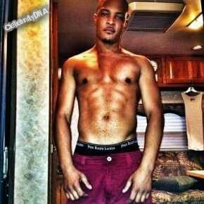 st8hoodshit:  To sexy ass