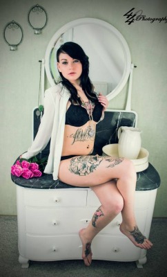 hot4tattoobabes:  Source:Sexy Inked Girlshot4tattoobabes