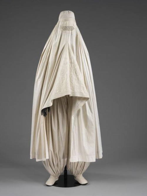fashionsfromhistory:Burqa1800-1880 (c.1850?)In 19th-century Iran and Afghanistan, Muslim women were 