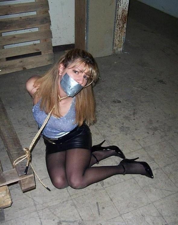 samson-sl:  She wasn’t invited to the black tie affair…she was to be the centerpiece