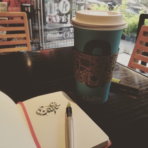 El combustible diario: #café. — #coffee #calligraphy #typography #calligraffiti #calligritype #typog