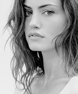 Phoebe Tonkin