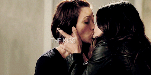 hey-portard:  the  s l o w e r  the kiss, the  f a s t e r  the heartbeat. (insp.)