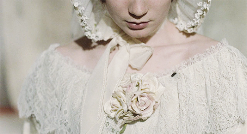 yelena-belxva:Jane Eyre (2011) Dir. Cary Joji Fukunaga  ↳ Mia Wasikowska as Jane Eyre