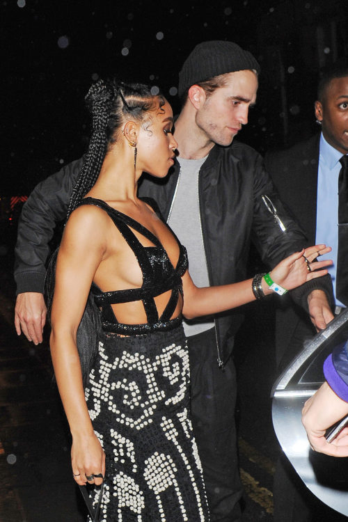 illumahottie:myheartsnsocal:Rob and girlfriend FKATwigs leaving the BritAwards After AFTER partyMe a