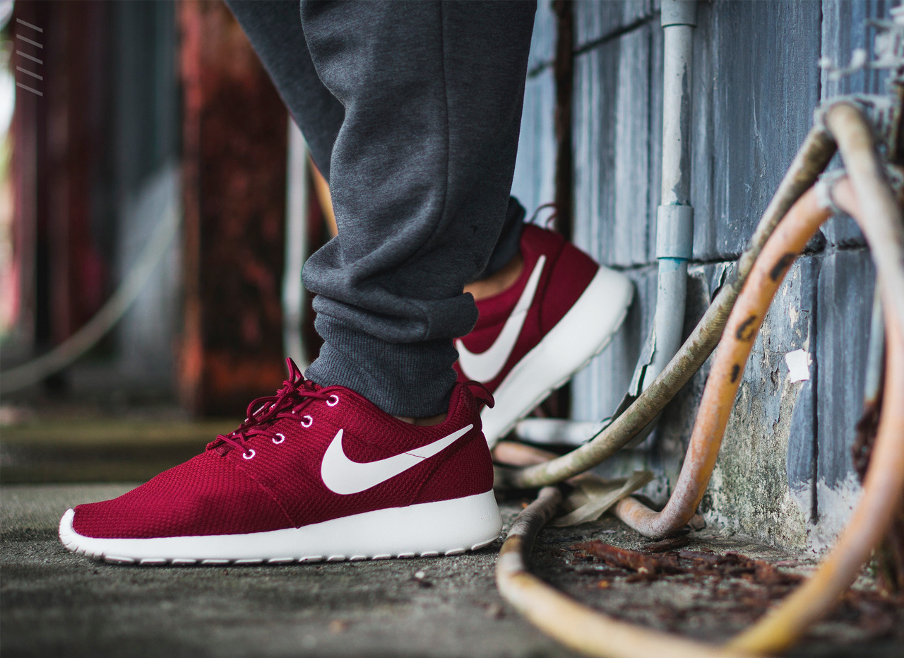 nike roshe team red