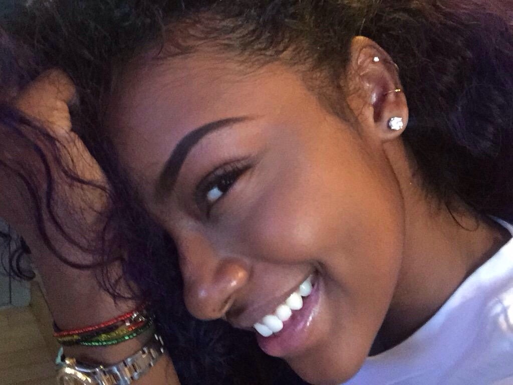 praduhhh:  hotcheetoprincess:  justinetheequeen:  Justine’s new peircing(s)  ……how