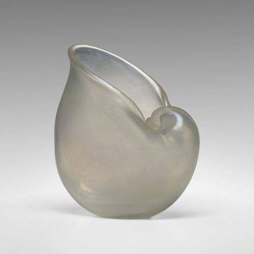 smokingdoor:Carlo Scarpa, Conchiglie glass vase, 1943.  