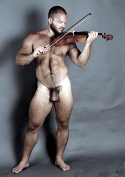 iexposeyou:  joey-blue:  SWEET!!  Nude Violinist