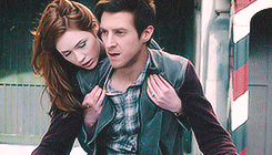 goingpostale:  petercapaldy: the couple who waited  #the thing that kills me the most about this gif