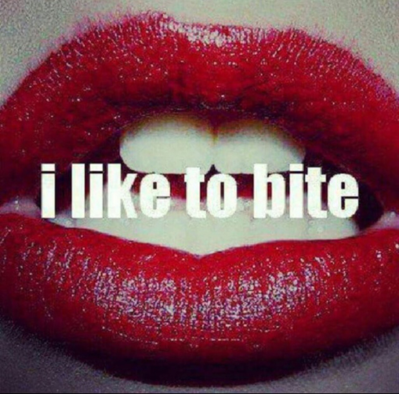 tigeress69:  gorgeousdarkhairedgirl:  💋  I like to be bitten!!!;)