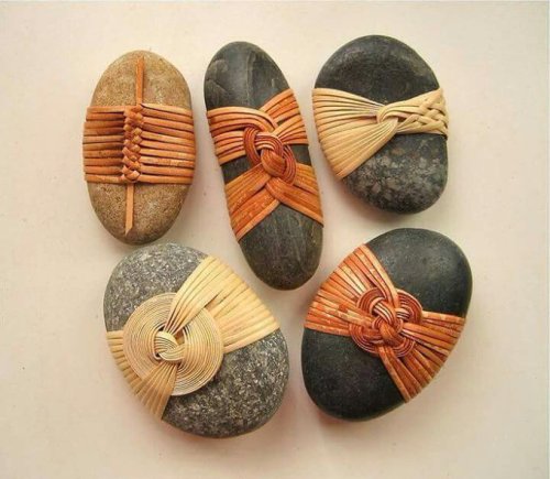 womansart:‘Tied rocks’ by artist Shizu Okino, using traditional Japanese knotting techni