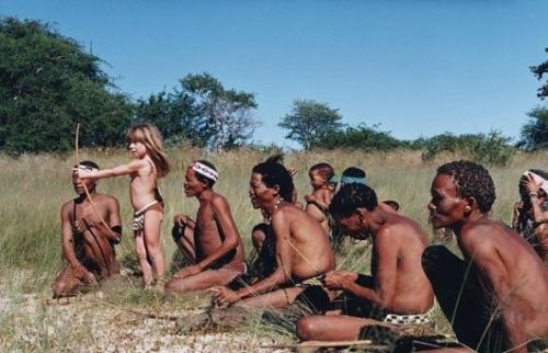 littlenightthinker:  Tippi Degré, the girl who spent her childhood in the African jungle Tippi Degré could be a normal girl, but for the fact of having lived 13 years of her life in the African jungle, living with all kinds of animals, from the most