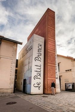 ahmetselcukpektas:  Bookstore, Aix en Provence, France 