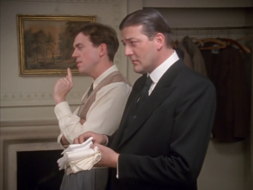 oscarwetnwilde:I’m pretty sure I only screencapped this because of how done Jeeves looks in this sce