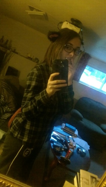 vivivihrea:  i decided to try facial hair makeup and now scruffy gay werewolf boy is here  i even put on my tail look 