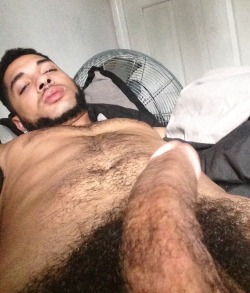 mmmm, I can imagine licking that from balls to the tip and burying my nose in that pubic hair!